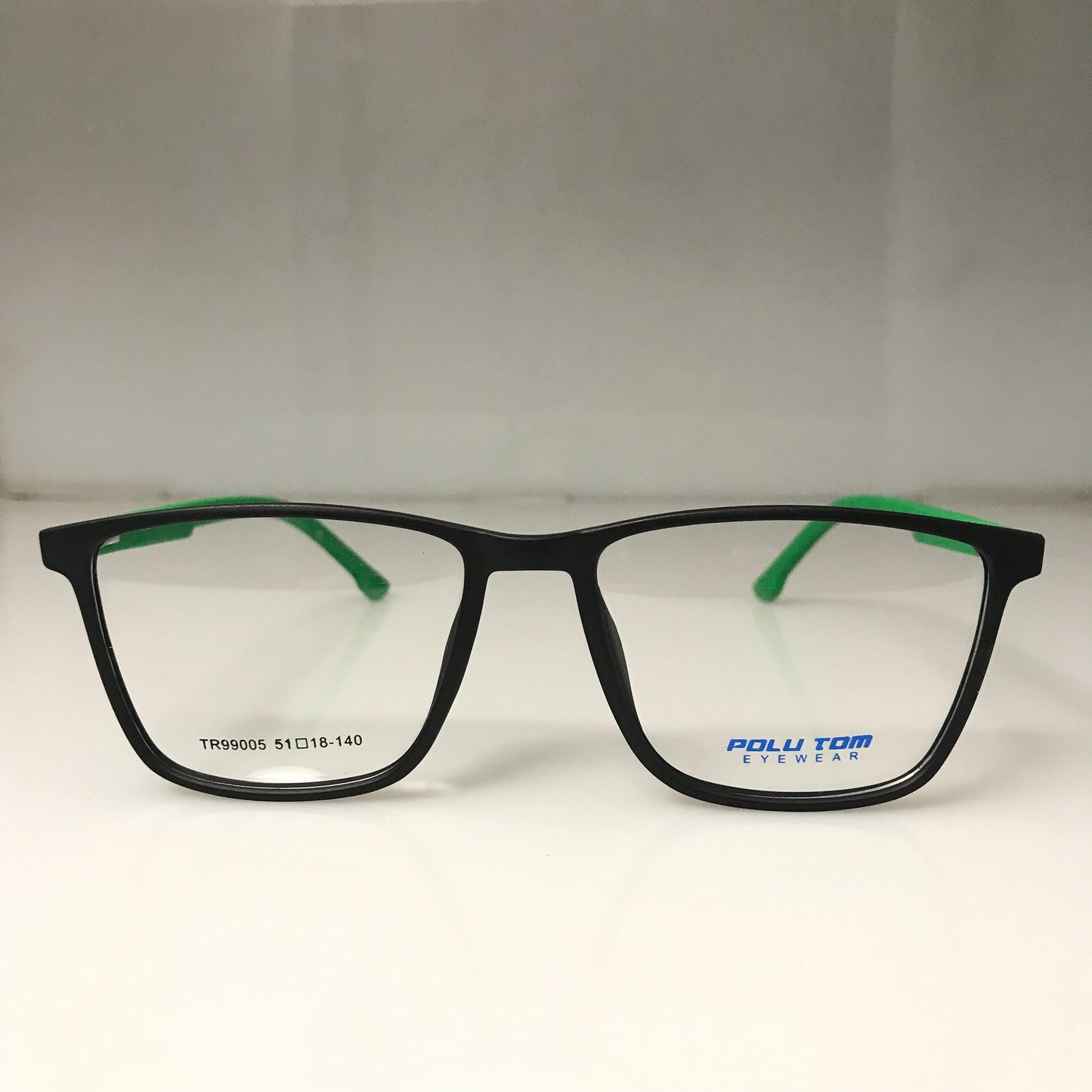 Cat eye glasses with attractive two color combination