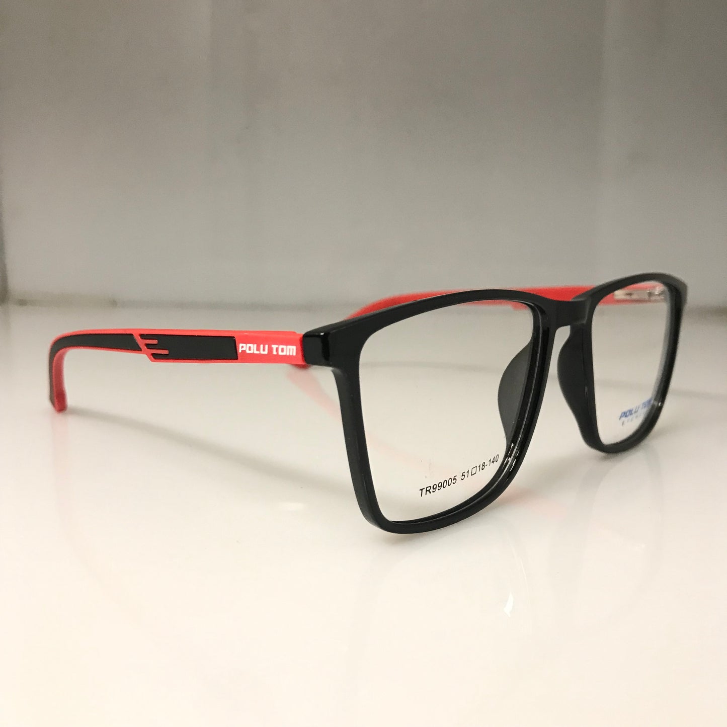 Cat eye glasses with attractive two color combination