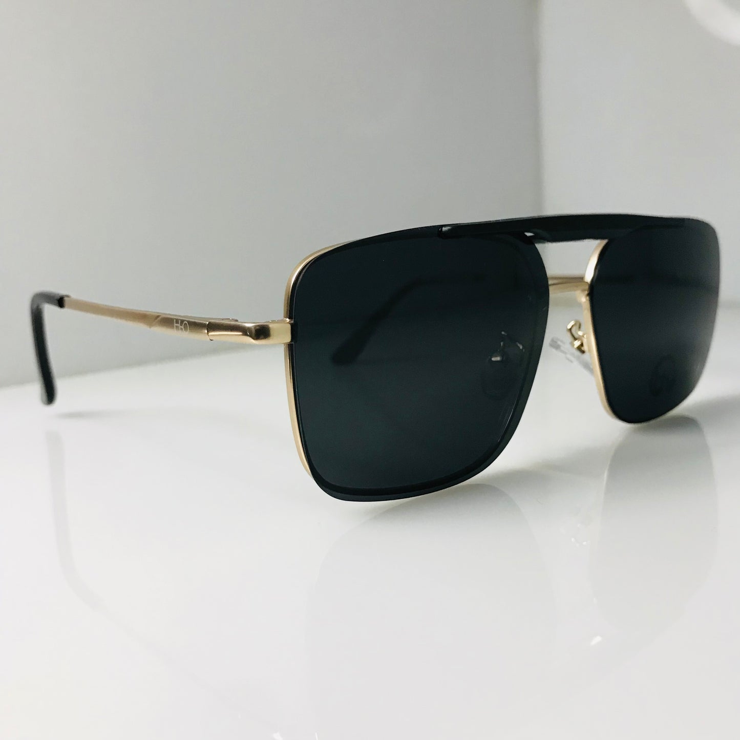 Metal gold rectangular polarized sunglasses with powerful magnetic clip-on